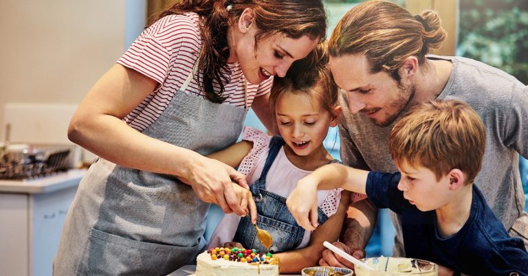 Read more about the article Cultivating Curiosity: 10 Fun Family Learning Activities to Try Together
